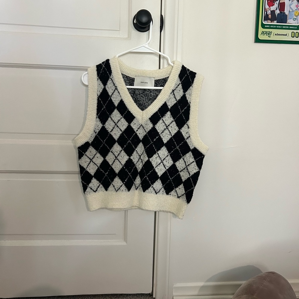 V-Neck Argyle Pattern Vest